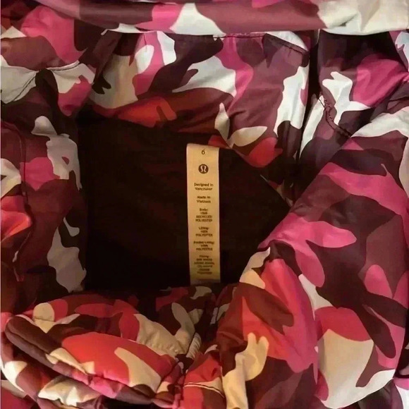 Lululemon Wunder Puff Crop Vest | Chinese Lunar New Year Rabbits size 6 - Picture 2 of 6